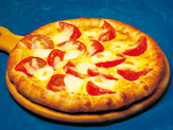 生ハムとモッツァレラチーズのピザ画像